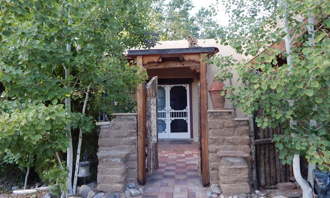 Santa Fe House | Pied a Terre in Gated Private Oasis