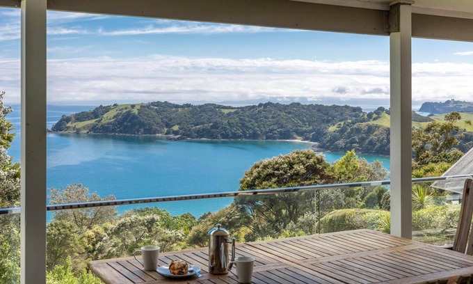 Waiheke Island House | PIEMELON BAY VIEWS | Coast & Country | WINTER DEAL - Stay for 3, Pay for 2
