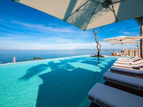 Romantic Zone House | PIER 57 - 609 2 BR Amazing Roof in Romantic Zone