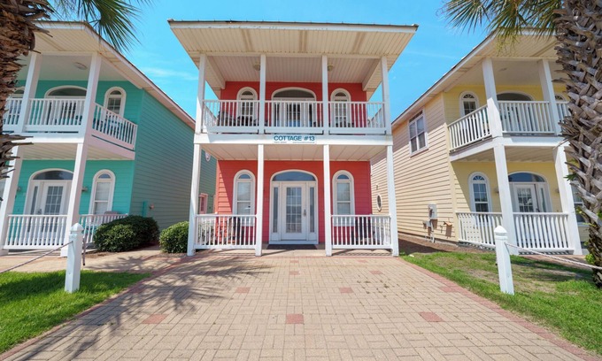 Lullwater Beach Cottage | Pier Park only 50 Steps to the beach! Pet friendly. Ocean View.