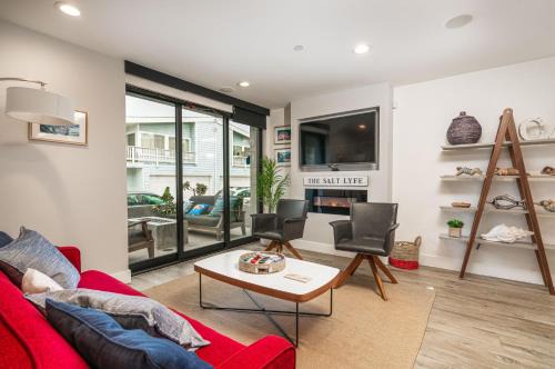 Balboa Peninsula House | Pier to Pier