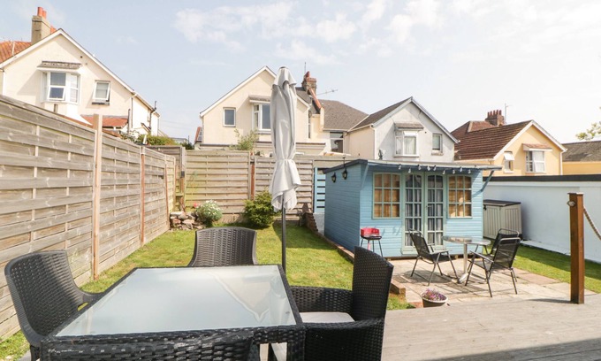 Paignton Cottage | Pier View