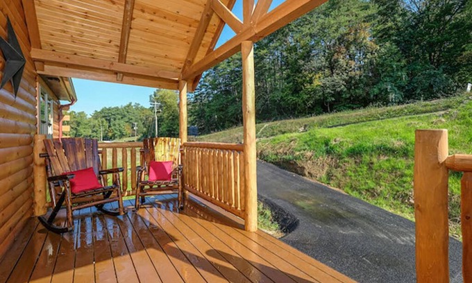 Middletown Cabin | Pigeon Forge - Mountain Mist Views - 2 Bedroom - Sleeps 6