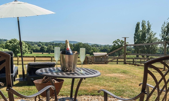Culmstock Cottage | PIGLET CORNER, pet friendly, with a garden in Culmstock