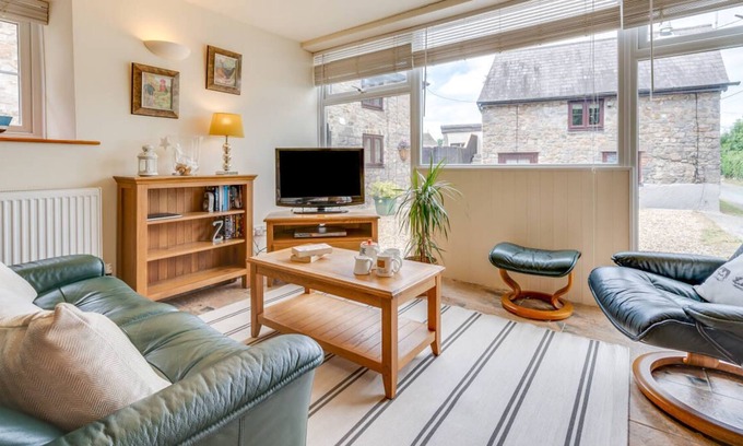 Scurlage House | Pigsty Cottage in the beautiful Swansea