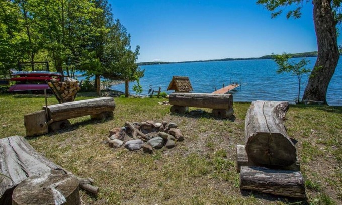 Algoma District Cottage | Pike Landing/Cozy Cottage on Bright LakenStunning Fall Colours in Algoma!