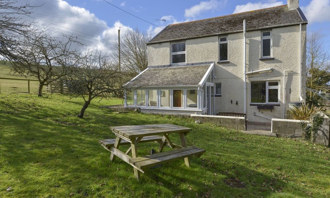 Westleigh Cottage | PILLHEAD COTTAGE, pet friendly, with pool in Bideford