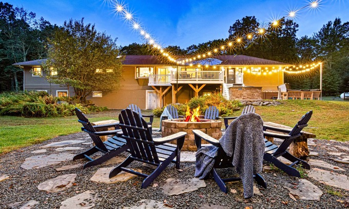 Dingmans Ferry House | Pinballs*Hot Tub*FirePit*Seclusion*NoPetFee