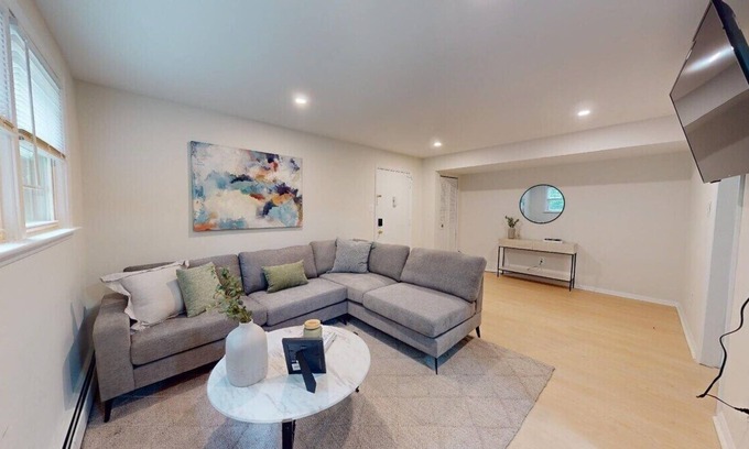 Newark Apartment | Pine Brook Apartments: Luxurious living in a stunning wooded setting