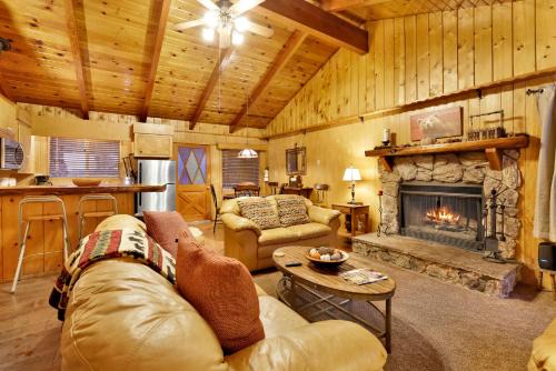 Big Bear Lake House | Pine Cone Cottage by Big Bear Vacations Adorable Walk To Lake Furnished Chalet