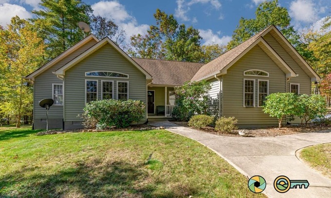 Mount Jackson House | Pine Cone Paradise - escape to luxury!
