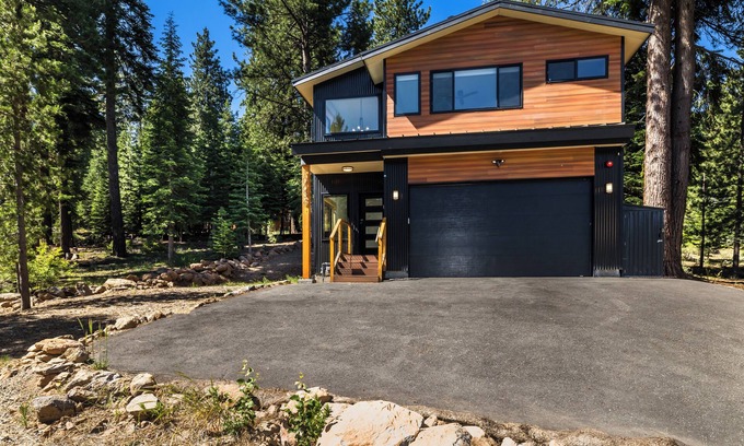 Ponderosa Palisades House | Pine Cone Place Brand New Build, EV Charger, Hydronic Heat, Steam Shower, 500G Wifi, Arcade & PS4