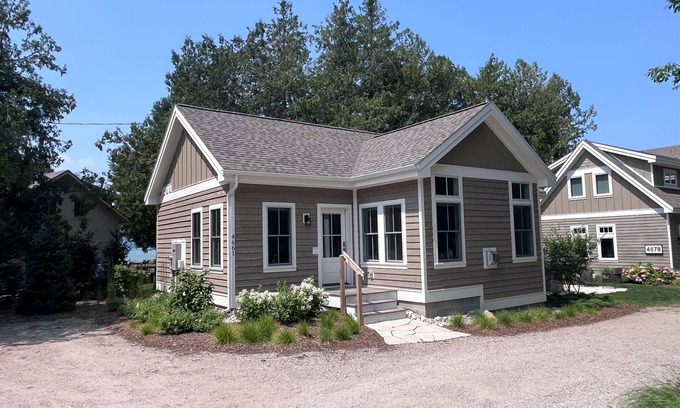 Maple City Cottage | Pine Cottage Big Glen Lake Private Access