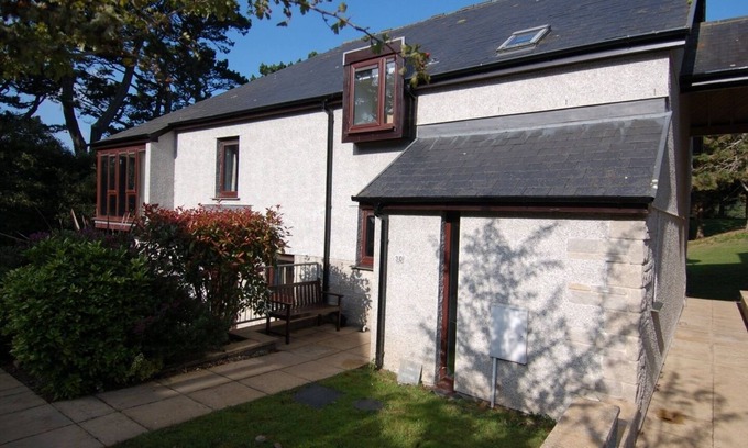 Maenporth Cottage | PINE COTTAGE, country holiday cottage, with pool in Falmouth