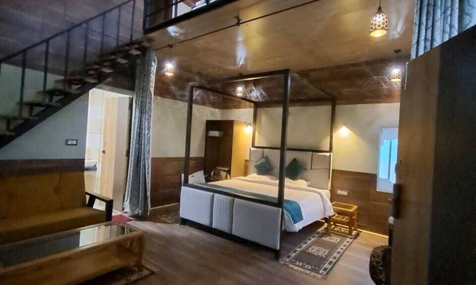 Naina Range Hotel | Pine Croft Aroma