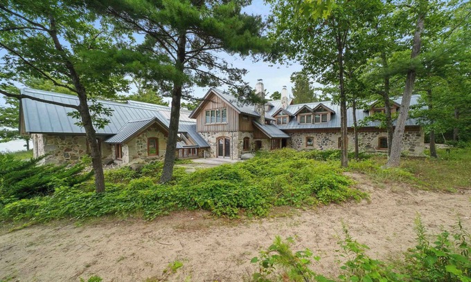Williamsburg House | Pine Hollow - 9 Minutes to the Horse Show!