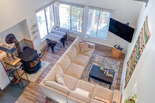Truckee Apartment | Pine in the Sky