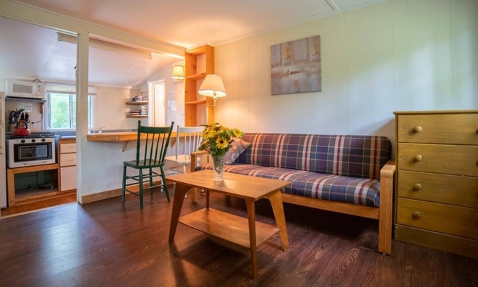 Gravenhurst Cottage | Pine Lake: 1-Bedroom Cottage #1 "White Pine"