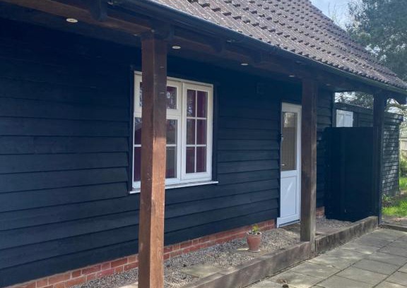 Colchester Apartment | Pine Lodge near Colchester and Beaches