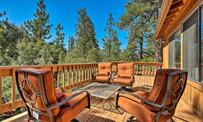 Pine Mountain Club Cottage | Pine Mountain Club Cottage w/Wraparound Deck!