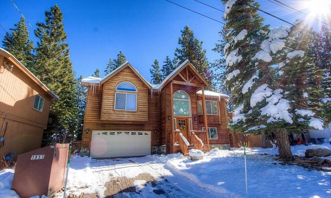 Pioneer Trail House | Pine Mountain Paradise 3 Bedroom Home by RedAwning