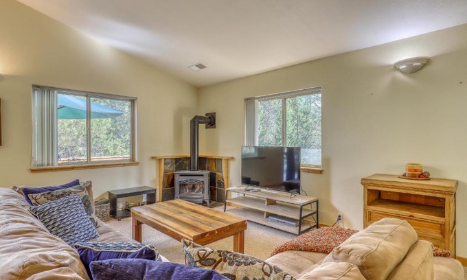 Truckee Hotel | Pine Tree Retreat