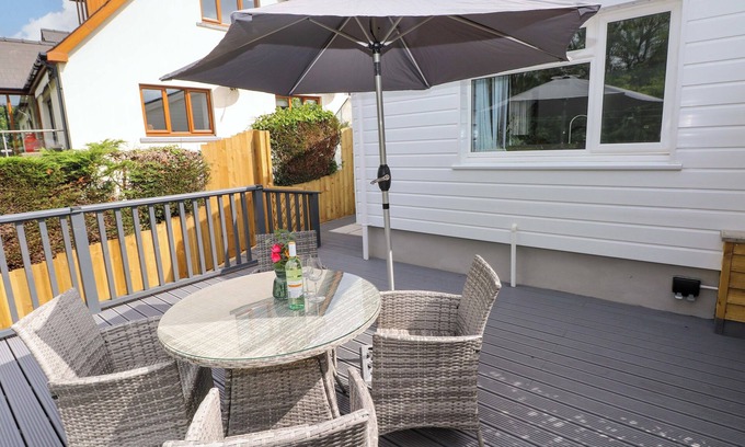 Wiseman's Bridge Cottage | PINECROFT ANNEX, pet friendly, with a garden in Saundersfoot