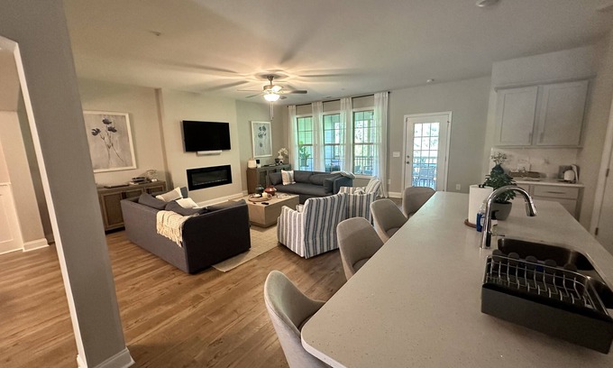 Pinehurst House | Pinehurst Modern Luxury Townhome, 7 mins. from U.S. Open, sleeps 6+