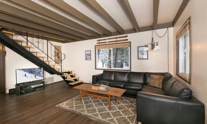 Tahoe City House | Pineland Chalet in Tahoe City - Classic Cabin Wood Fireplace Dog Friendly