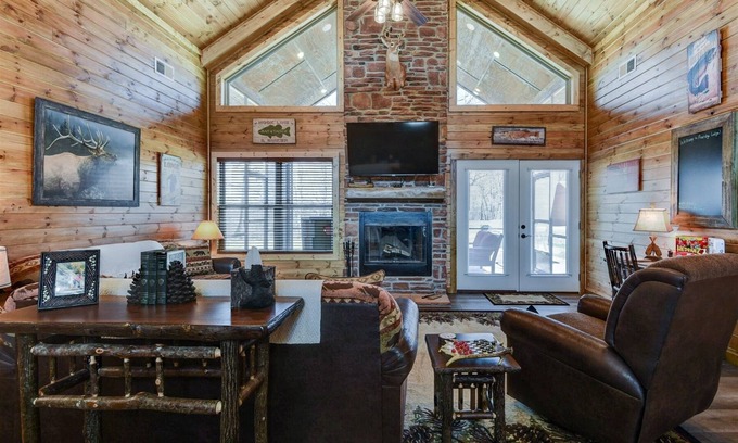Branson Cedars Cabin | Pineridge Lodge | 4 Bed, 4 Bath
