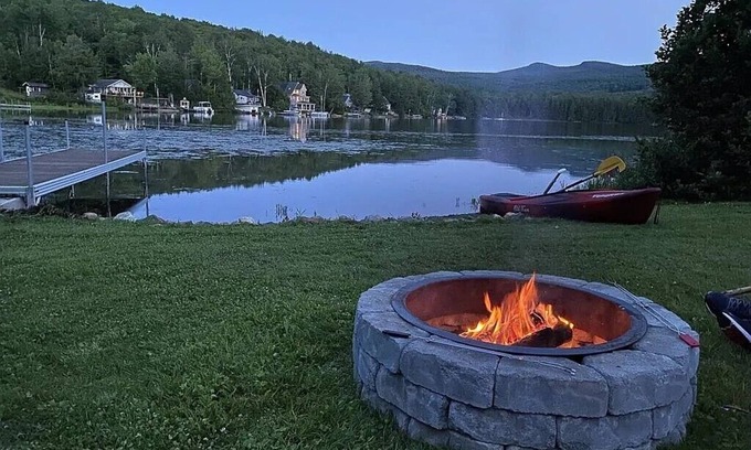 Stark House | Pines + Paddles - Lakeside Retreat in the Mountains