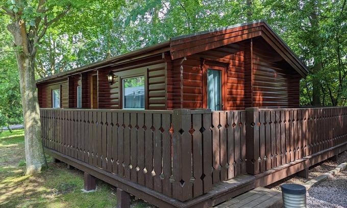 Kenwick Cabin | Pineshadow Lodge-Dog Friendly, Kenwick Park, Louth