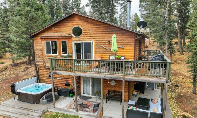 Florissant Cabin | Pinetop Cabin! Hot Tub, BBQ, Arcade & Scenic Views