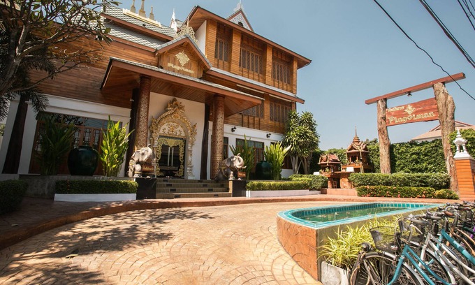 Old City Hotel | Pingviman Hotel