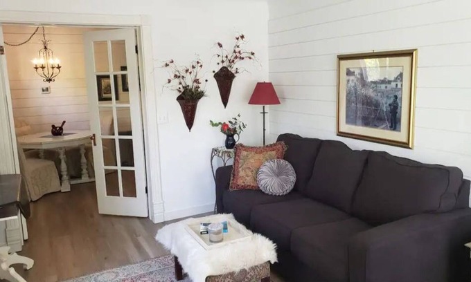 North End Cottage | Pink House Cottage with Private Entrance!