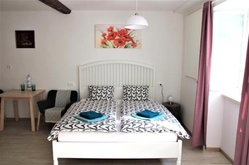 Ljubljana Old Town Apartment | Pink house Studio