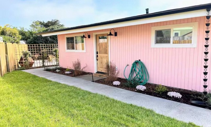 McKinleyville House | Pinky's Playhouse
