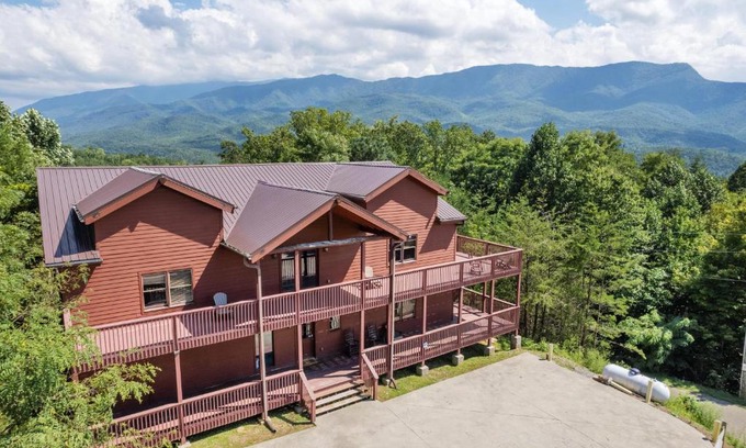 Pittman Center House | Pinnacle Pool View Lodge #625