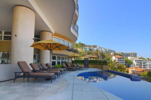Amapas Apartment | Pinnacle Resort-Style Condo - Luxurious Balcony