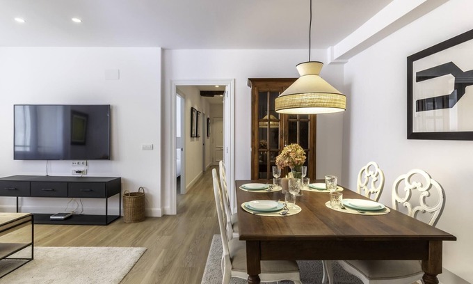 Bilbao Old Town Apartment | Pintxos y Tradición en Casco Viejo