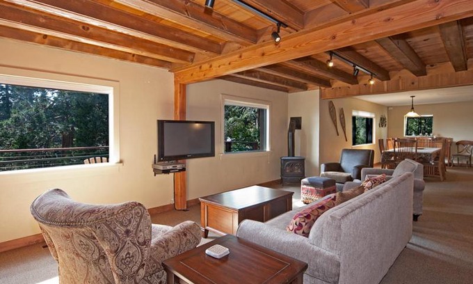 Bunker Tract House | Pioneer Lake View- 4BR Easy Walk to Town Private Hot Tub - Sleeps 11