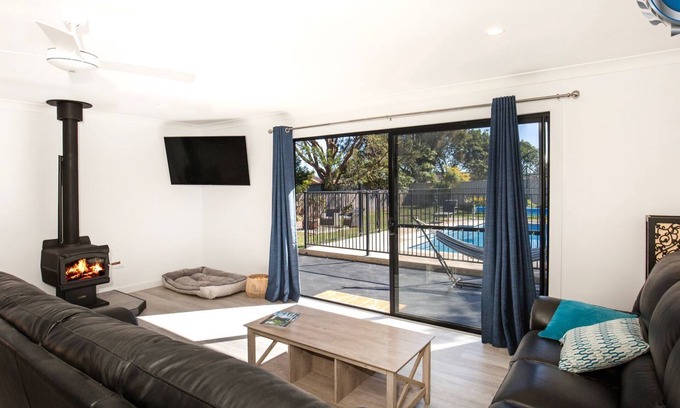 Culburra Beach House | Pipers Spot - Pet Friendly - Fireplace with Swimming Pool