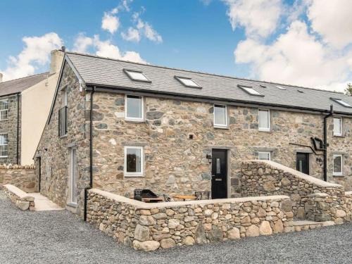 Caernarfon House | Pipistrelle Cottage a quirky gem near Snowdonia