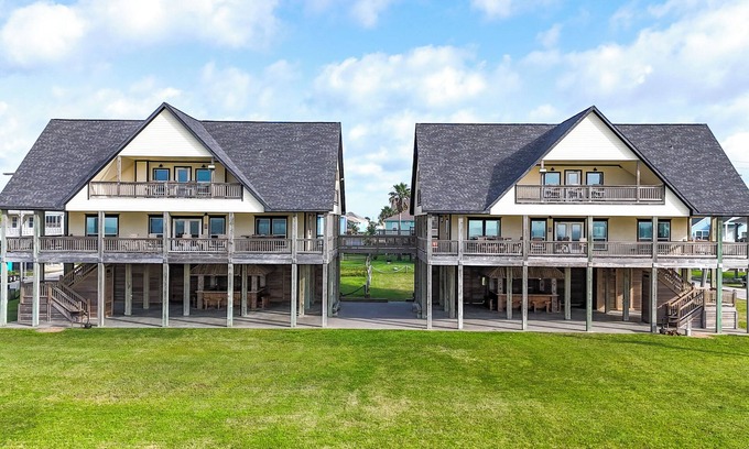 Crystal Beach House | Pirate's Beach: 6 BR, 4 BA House in Port Bolivar, Sleeps 30