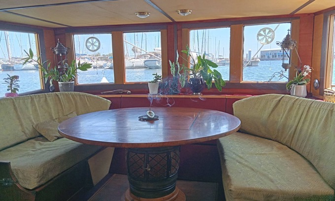 Gruissan Boat Rental | Pirate ship