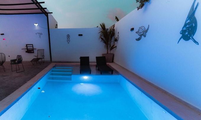 Merida Municipality House | Piscina grande, 3 recamaras, 3 baños, Un solo piso. Wifi fibra optica, parking.