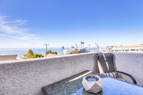 Motel District Apartment | Pismo Beach Condo with Balcony Near Wineries!