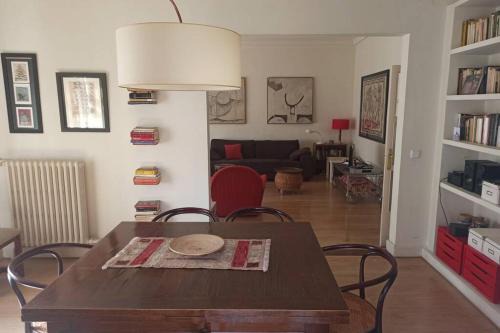 Figueres Apartment | Piso con vistas a la Rambla de Figueres