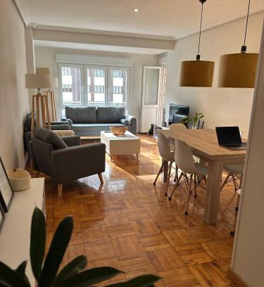 La Corredoria y Ventanielles Apartment | Piso reformado centro de Oviedo