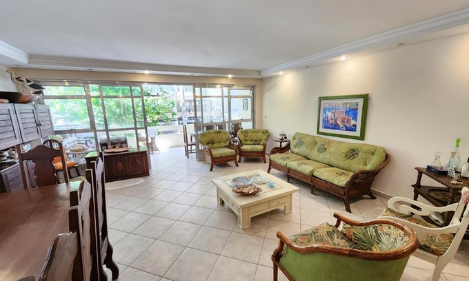 Pitangueiras Apartment | Pitangueiras 3 quartos aconchegante , esquina com a praia e shopping